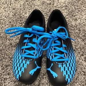 Boys puma soccer cleats